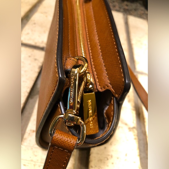 💥Moving to @the_bag_guy💥Michael Kors - Selma Mini Saffiano Leather Crossbody - Picture 8 of 13